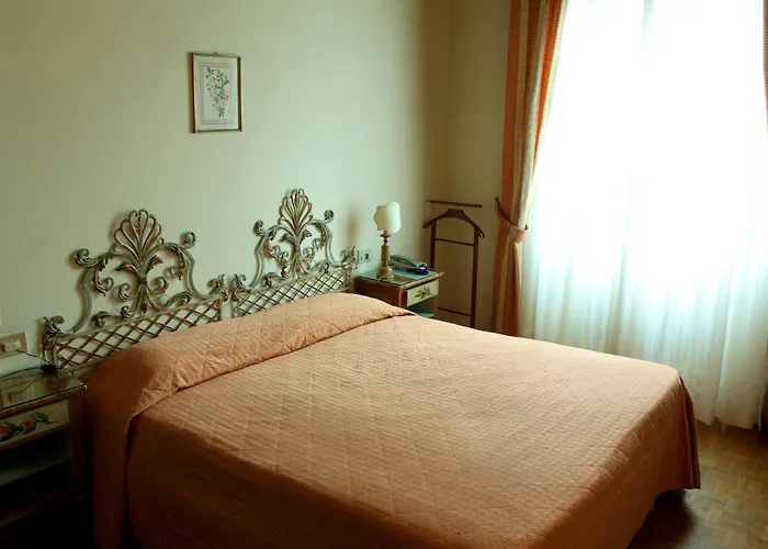 Le Rondini Hotell 4*